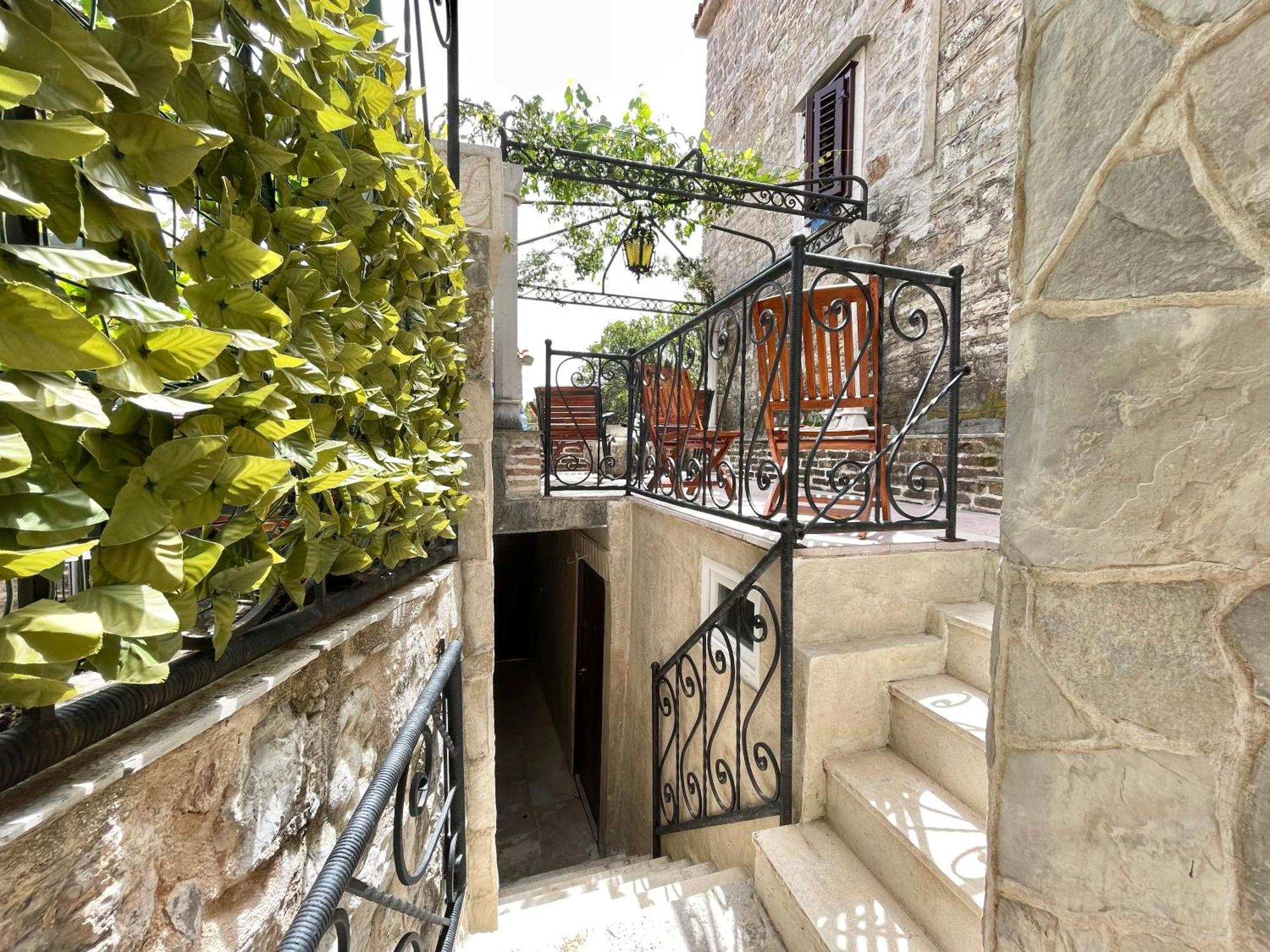 Old Town House With Private Garden Apartment Budva Exterior foto