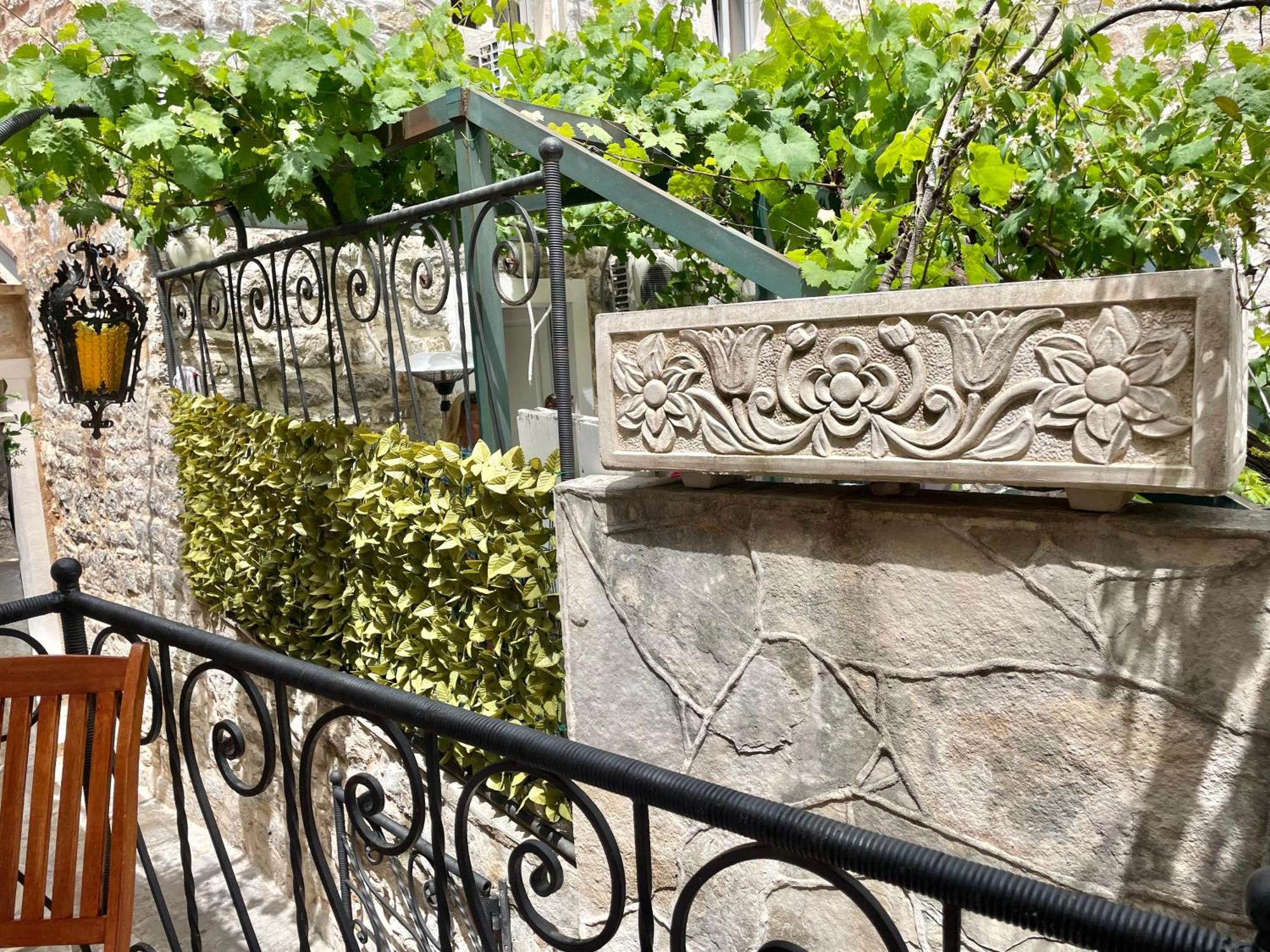 Old Town House With Private Garden Apartment Budva Exterior foto