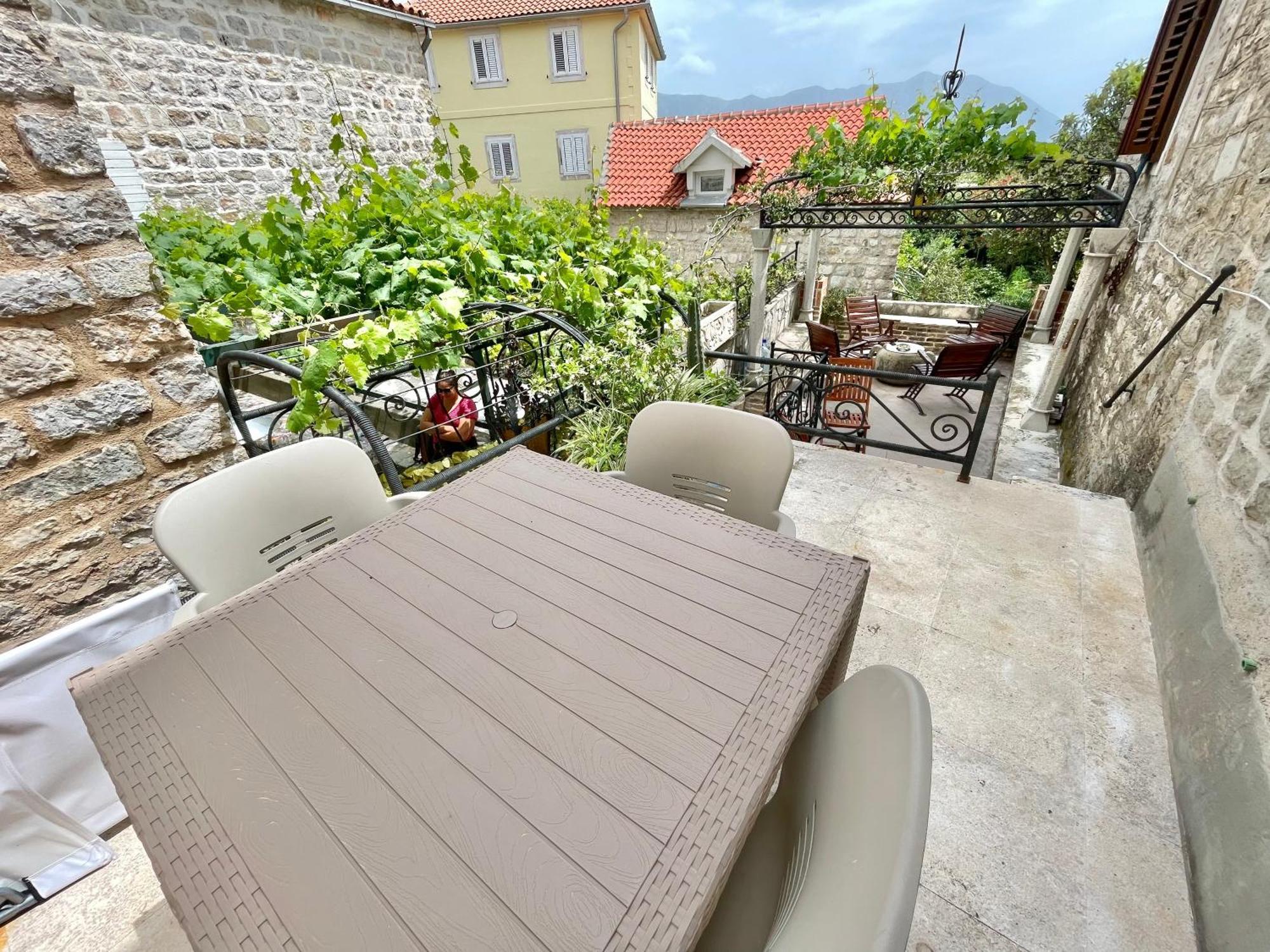 Old Town House With Private Garden Apartment Budva Exterior foto